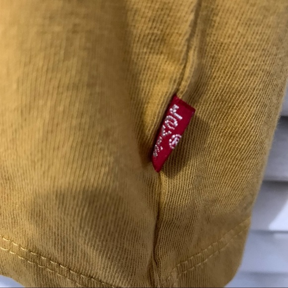 Vintage Levi’s Tee - Picture 4 of 6